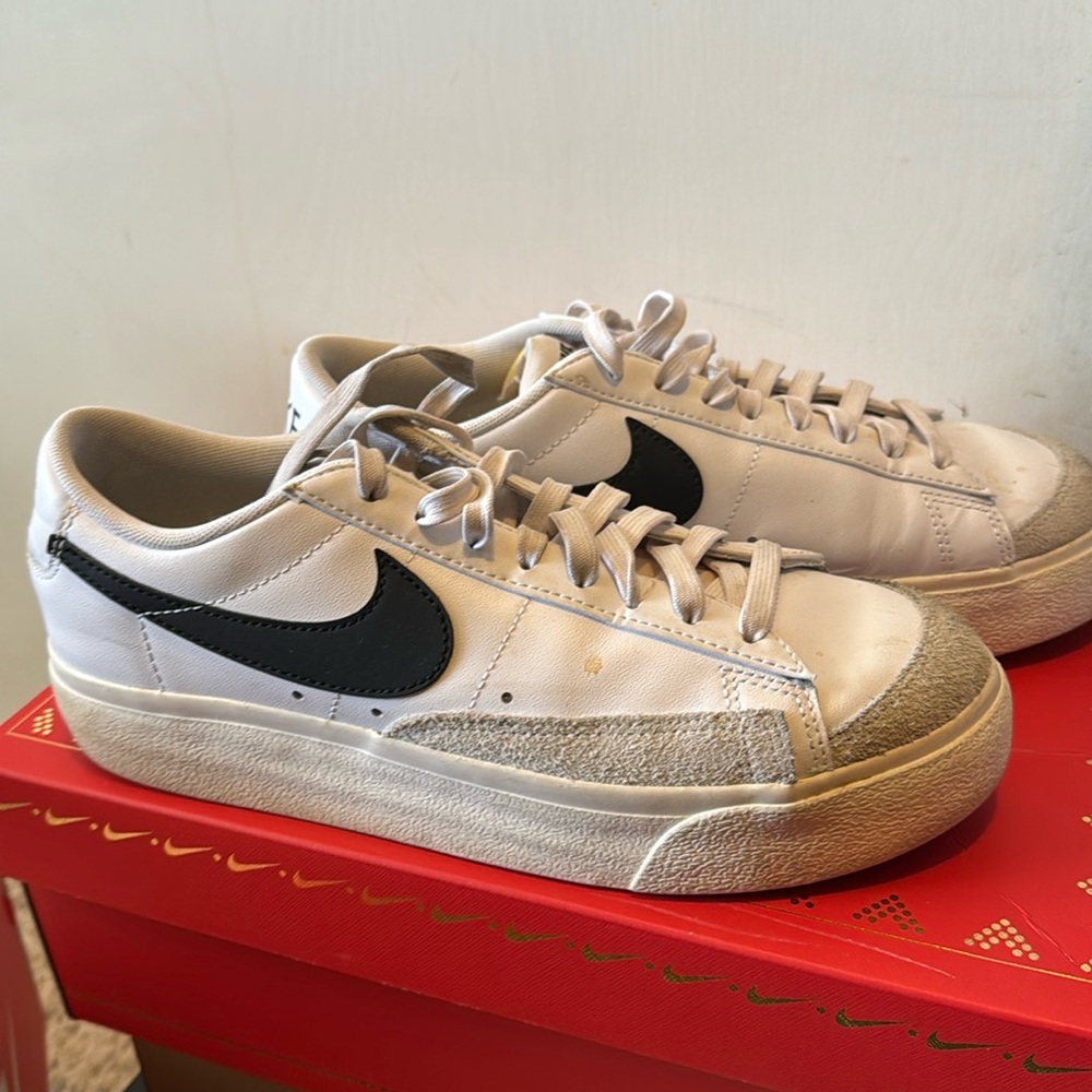 Nike Blazer Low Size 9
